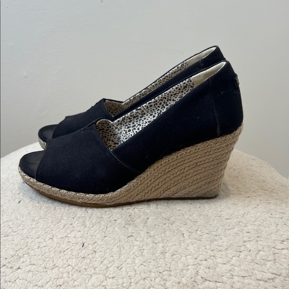 TOMS Women's Black Espadrille Peep Toe Wedges size 7. - Picture 1 of 9